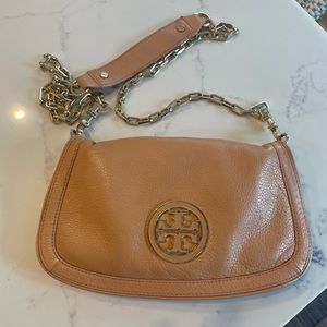 Tory Burch 'Amanda' Logo Flap Clutch in Royal Tan